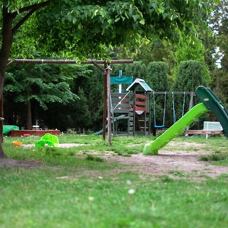 Nienovo - Apartament Kornik Niedaleko Jeziora I Widok Na Arboretum Ngoại thất bức ảnh
